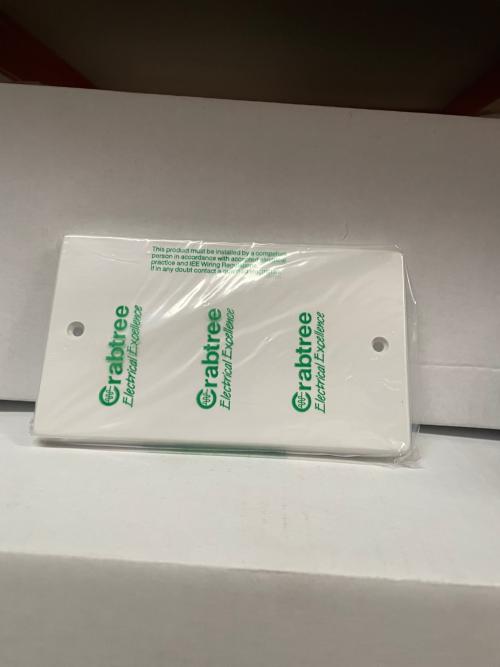 Crabtree Capital 4002 2 Gang Blanking Plate Plate Switch Moulded White